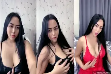 Cewek cantik tete gede pamer barang di live dengan gaya super nakal