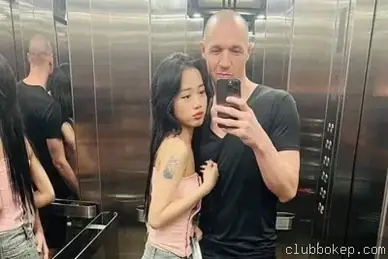 Cowok Travelvids dan Adik Gairah yang Ingin Penis Barat