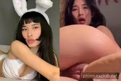 Gadis cantik slutty suka masturbasi pada saat yang sama dengan dua lubang orgasme