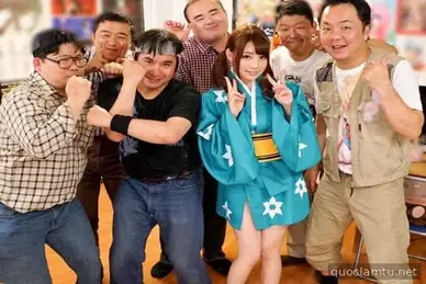 Putri yang terjebak di antara sekumpulan iblis.